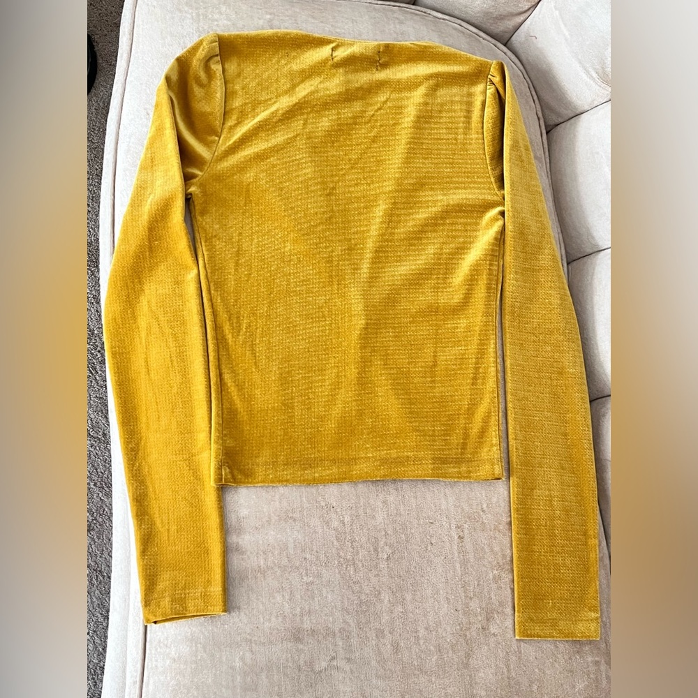 Urban Outfitters Royal Yellow Long Sleeve V-Neck Top Sz XS NWT - Picture 5 of 6
